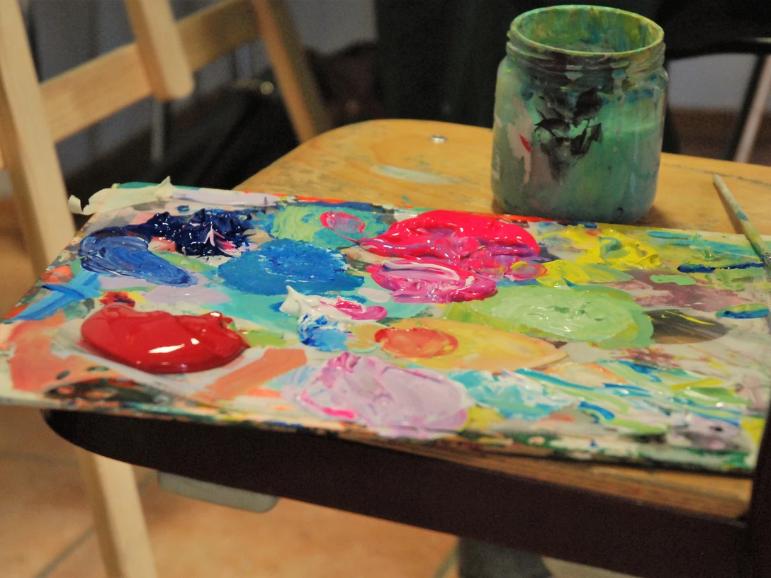 Farbenfroh in der Museumswerkstatt (c) Schloßmuseum Murnau.JPG