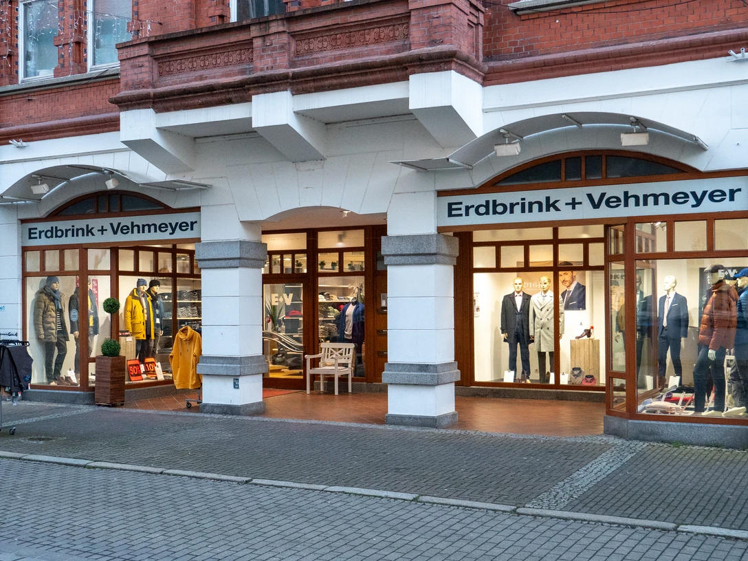 Außenansicht des Herrenmodegeschäfts Erdbrink & Vehmeyer