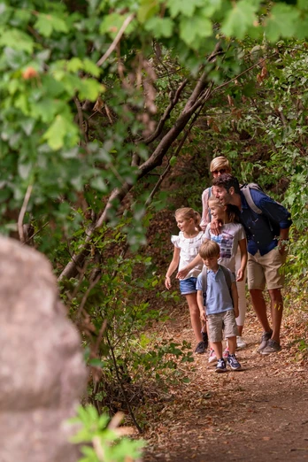 Familie auf dem Kaiser-Wilhelm-Weg
