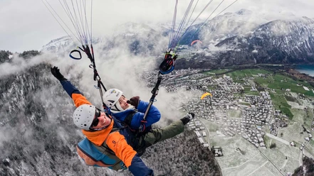 skywings-paragliding-tandemflug-winter-schnee-interlaken-thunersee.jpg