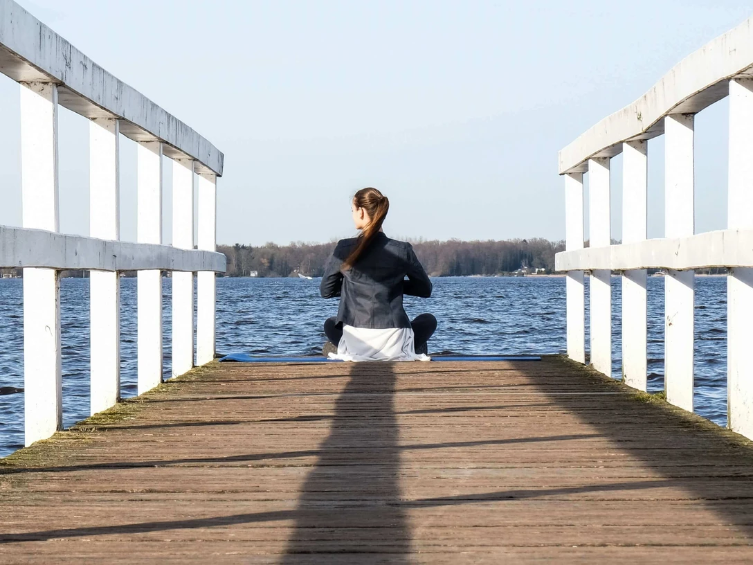 Yoga am Steg.JPG