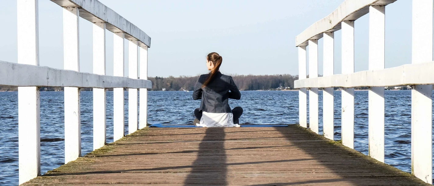 Yoga am Steg.JPG