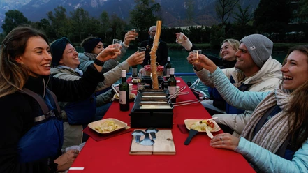 outdoor-switzerland-raclette-rafting-anstossen.jpg
