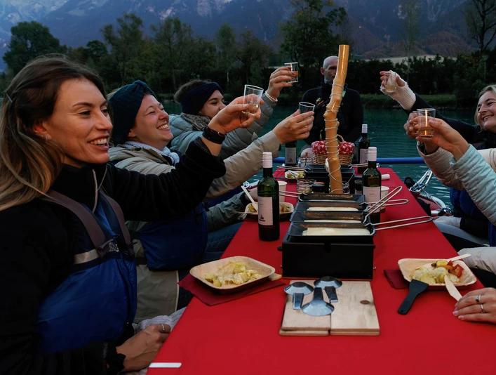 outdoor-switzerland-raclette-rafting-anstossen.jpg