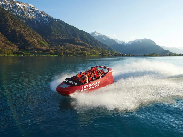 jetboat-interlaken-outdoor-switzerland-brienzersee-unterwegs.jpg