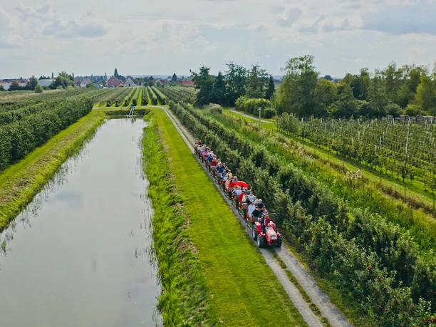 Apfelkistenexpress auf dem Obsthof Matthies in Jork