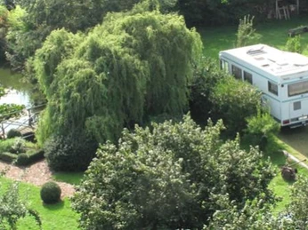 Luftaufnahme Wohnmobilstellplatz in der Natur an Stubbe's Gasthaus