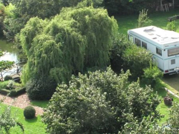 Luftaufnahme Wohnmobilstellplatz in der Natur an Stubbe's Gasthaus