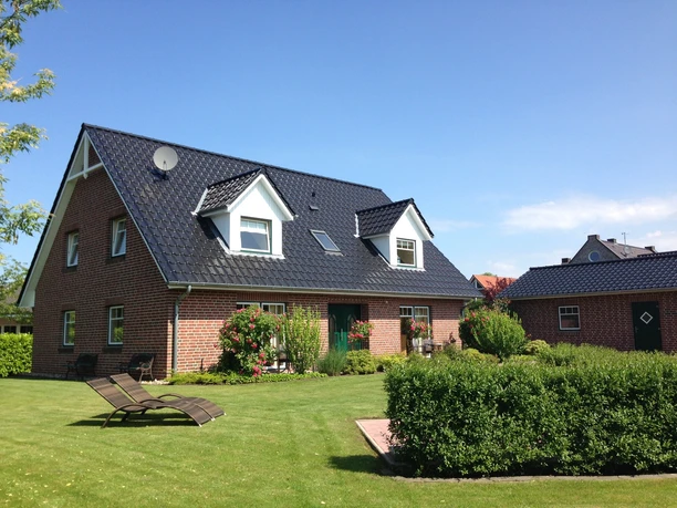 Rückansicht mit Garten Ferienappartement Altes Land