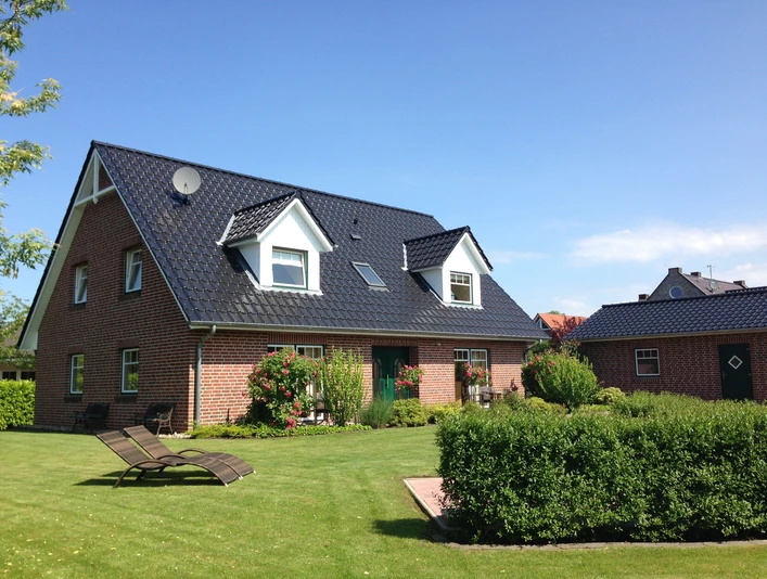 Rückansicht mit Garten Ferienappartement Altes Land