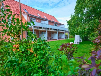 Garten mit Strandkorb