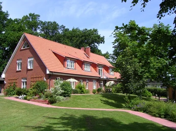Ferienwohnungen Haus Auetal Bliedersdorf seitliche Außenansicht