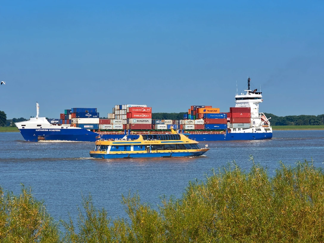 Lühe-Schulau-Fähre auf der Elbe