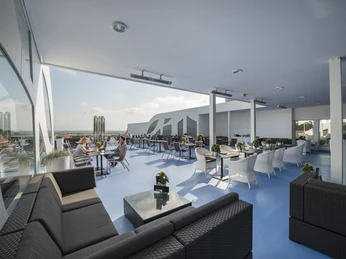 Restaurant Deck 1