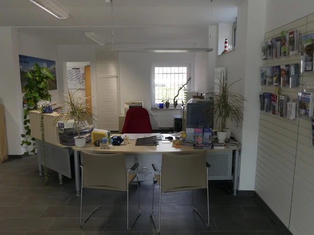 Informationstresen Tourist-Info Wischhafen