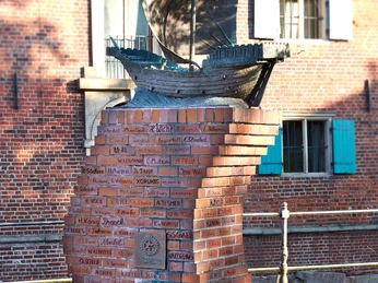 Hansekogge vor derm Schwedenspeicher