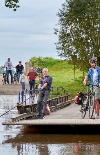 Überfahrt mit der Prahmfähre Gräpel