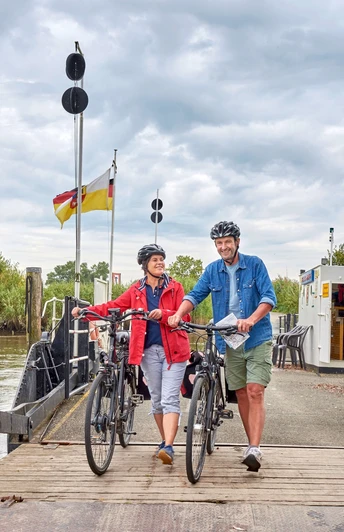 Passagiere auf der Fähre Brobergen