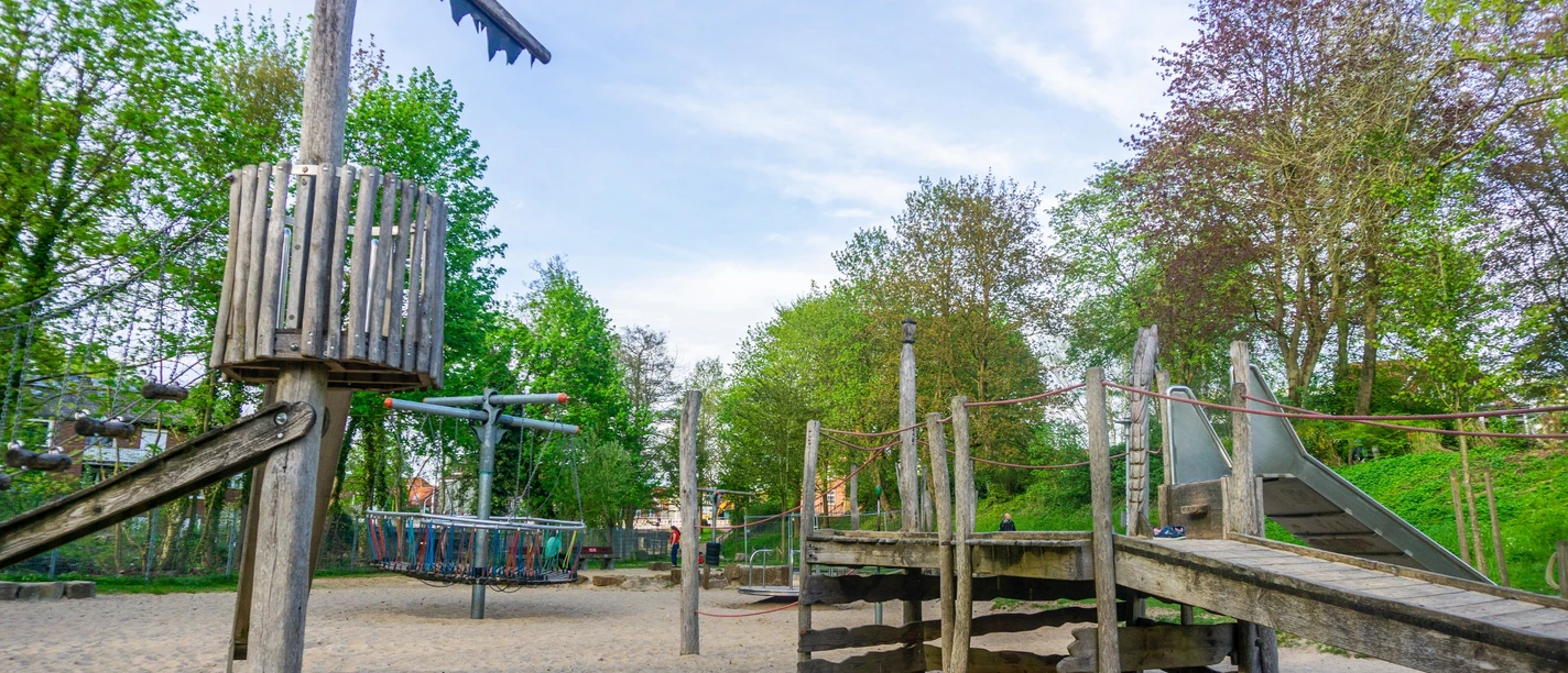 Auf diesem Abenteuer-Spielplatz können Kinder in eine Pirantenwelt eintauchen