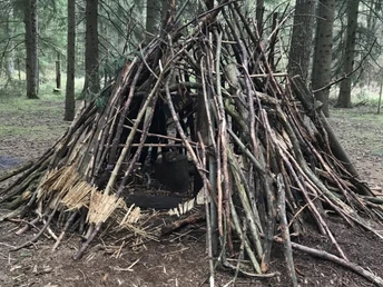Tippi aus Holz zum Weiterbauen