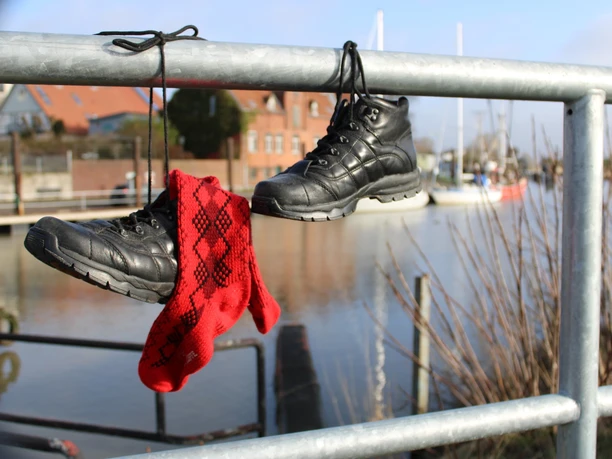 Wandern im Hafen von Freiburg/Elbe