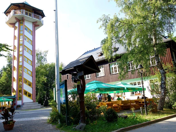 Gasthaus und Turm