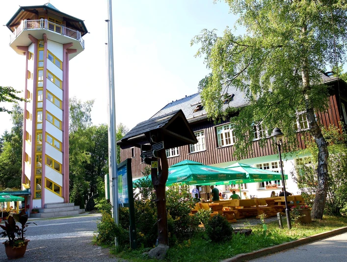 Gasthaus und Turm