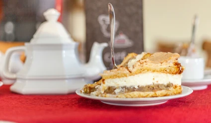 Kuchengenuss im Café zur Elbe - von Rautenkranz Kuchengenuss im Café zur Elbe - von Rautenkranz