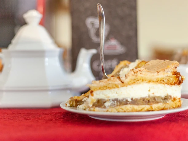 Kuchengenuss im Café zur Elbe - von Rautenkranz Kuchengenuss im Café zur Elbe - von Rautenkranz