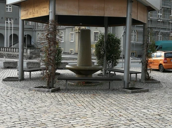 Brunnen vorm Haus