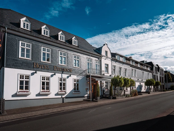 Hotel Diedrich in Hallenberg Außenansicht © Jonas Dülberg CC-BY-SA.jpg