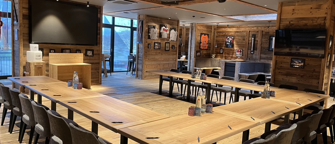 U-Form Bestuhlung_LED-Screen_B'MOOVD