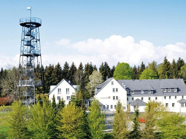 Hausansicht mit Aussichtsturm