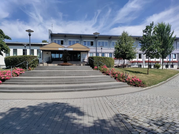Treppenaufgang zum Eingang Rathaus
