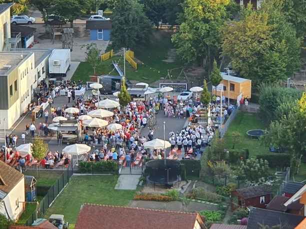 Dorfhock an der Steinberghalle