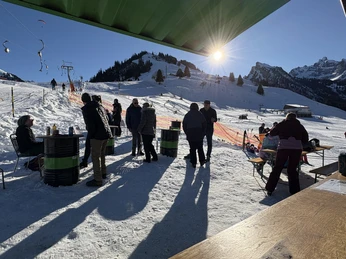 Profiter du soleil au Grimmi Pit-Stop