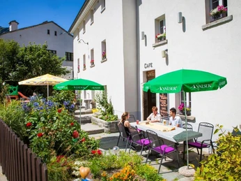 Terrasse vor dem Hotel