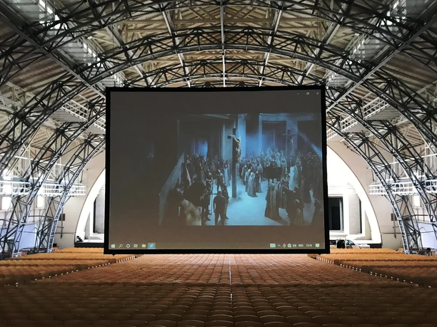Passionstheater_Zuschauerhalle_@Oberammergau_Museum.jpg