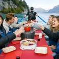 chocolate-fondue-float-gruppe-spass-brienzersee.jpg