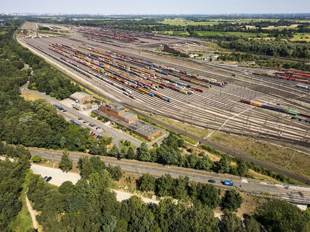Rangierbahnhof Maschen- Blick auf die Gleise im Rangierbahnhof Maschen