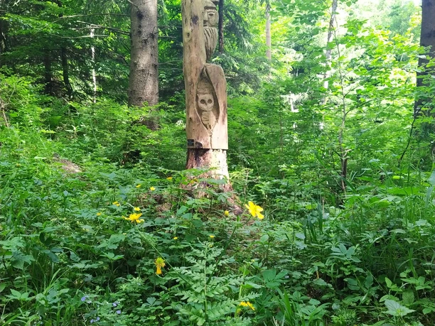 Holzskulptur Sagenhafter Stierenberg