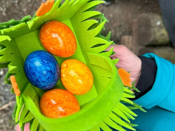 Ostereier, Ostereiersuche Usseln.jpg