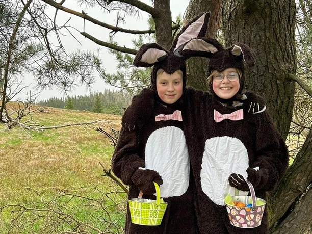 Osterhasen, Ostereiersuche Usseln.jpg