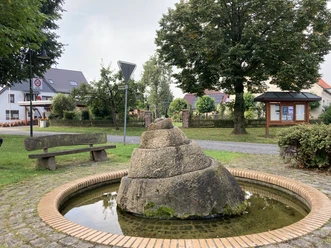 Dorfplatz in Buke Dorfplatz in Buke
