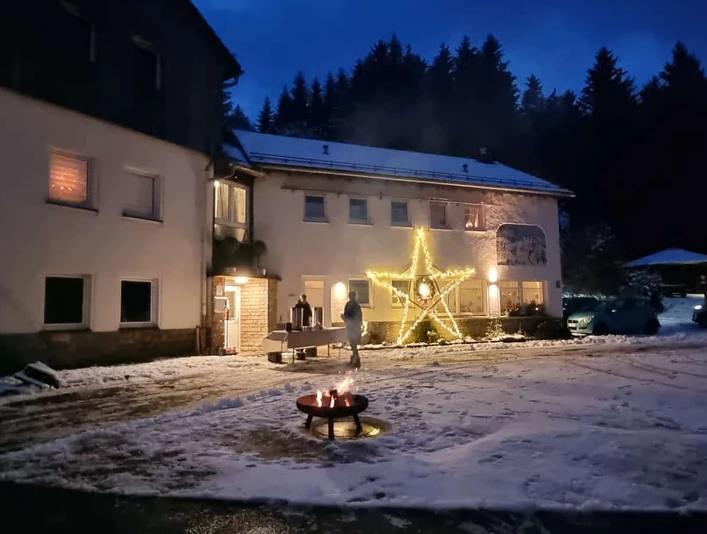 Lebendiger Adventskalender Dorfnetzwerk Usseln.jpg