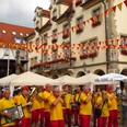 Stimmung auf dem Rathausplatz mit der Juxkapelle Kuulvoer