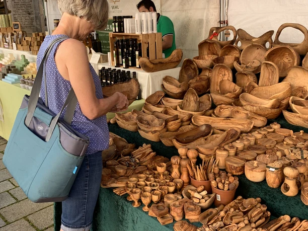 Holzkunst Französisches Fest