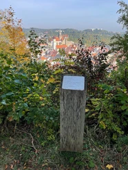 Stelen mit Schlossblick