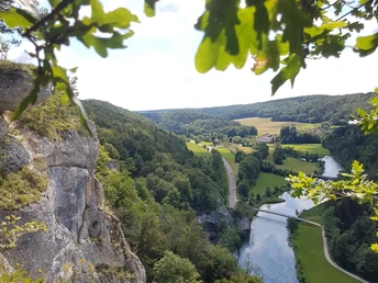 Blick vom Teufelslochfelsen ins Donautal