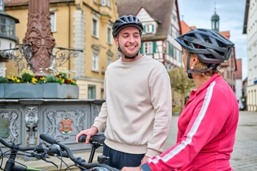 Radfahrer am Rathausbrunnen